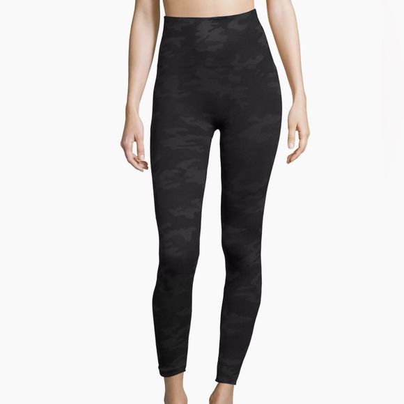 SPANX Pants - Spanx Cropped Look At Me Now Leggings Lamn Black Camo Size Medium